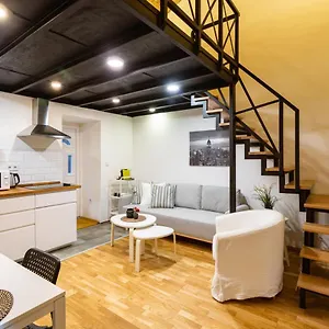  Apartment Modern Stylish @ Superb Location